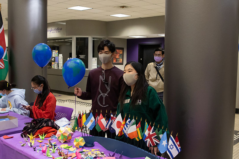 photo of international students at UNA