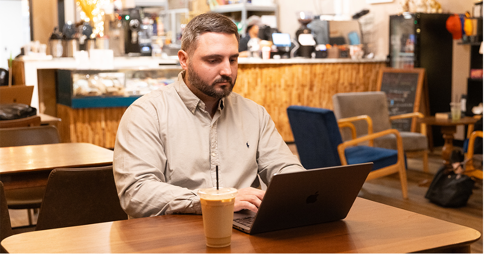 business people walking and talking, article 2 header