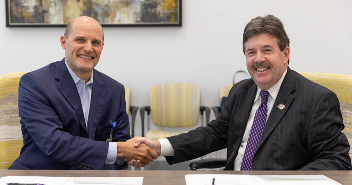 North Alabama Medical Center Chief Executive Officer Russell Pigg shakes hands with University of North Alabama President Ken Kitts.