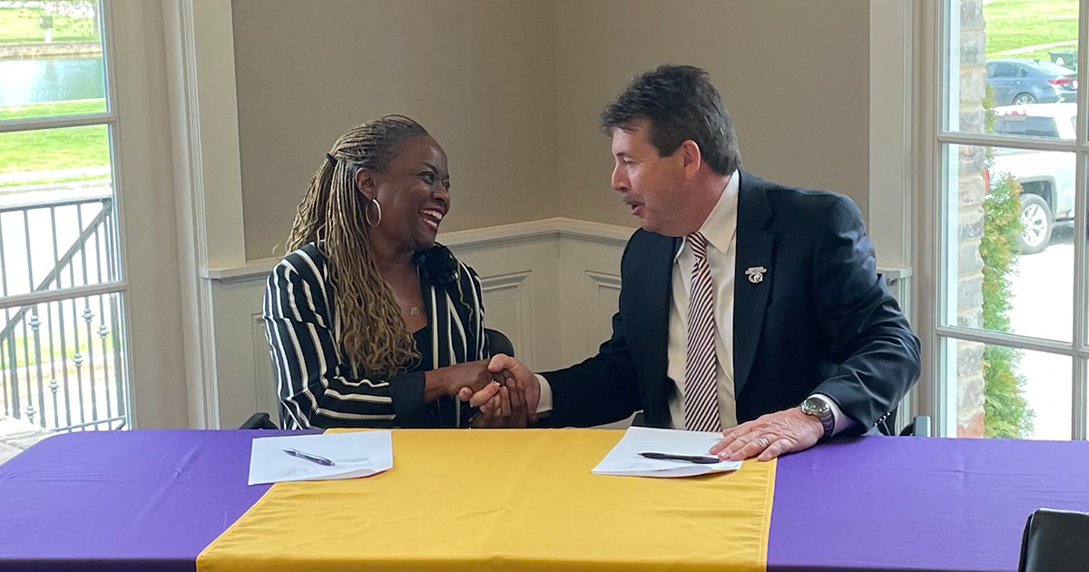 Athens-Limestonr Chamber of Commerce President Pammie Jimmar and University of North Alabama President Dr. Ken Kitts sign a Learning Agreement that will benefit all full-time employees of Chamber member businesses.