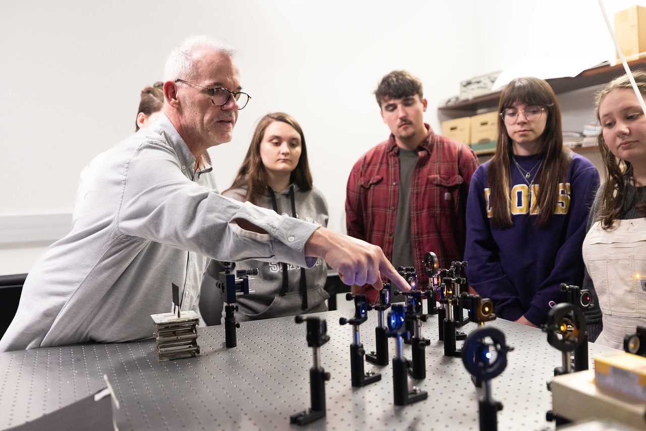 Faculty at the University of North Alabama helping students.